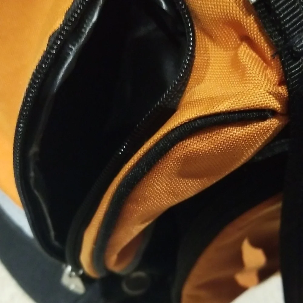 Multiple zippered pockets duffle EUC